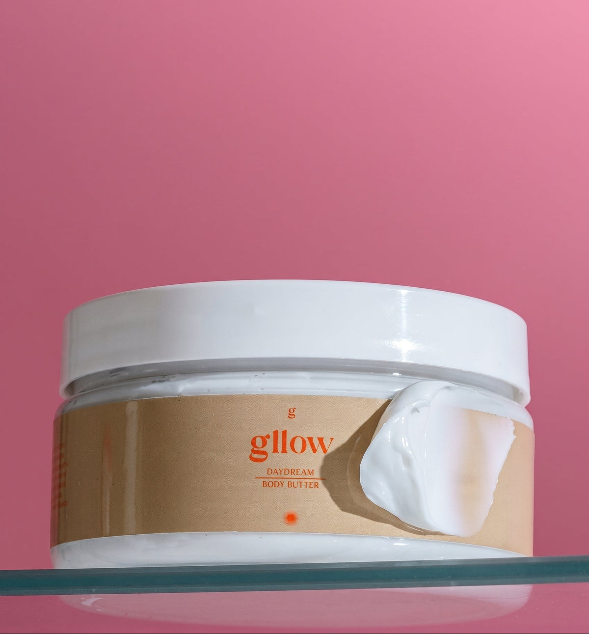 Gllow Daydream body butter with honey, caramel and vanilla scent